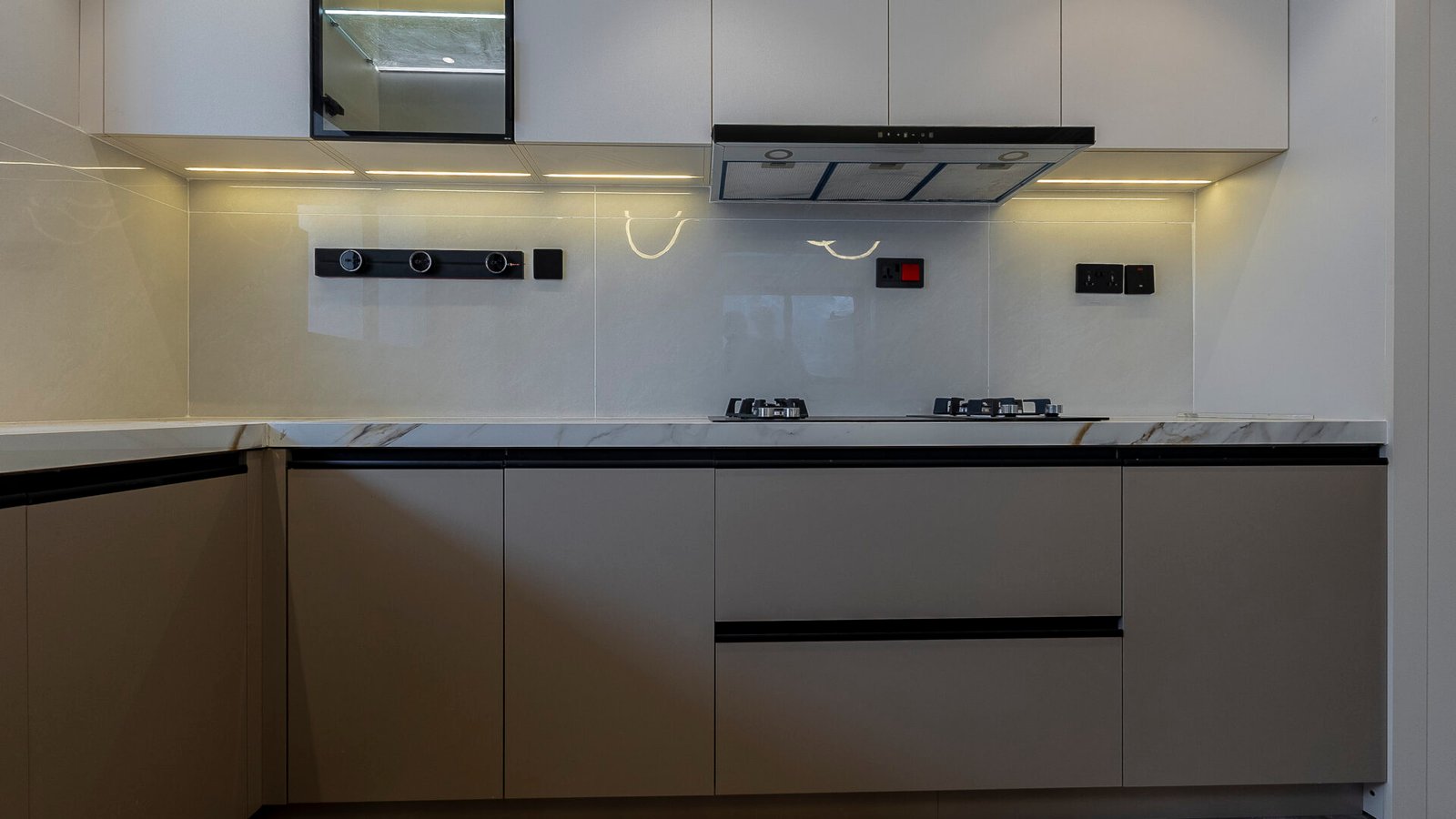 How to Design a Modern ‘Dirty Kitchen’ and ‘Show Kitchen’ Combo